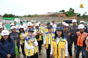 Wakil Menteri PU Diana Kusumastuti saat tinjau TPS IKN / laman Kementerian PU