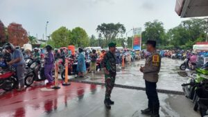 Antrean panjang di SPBU balikpapan