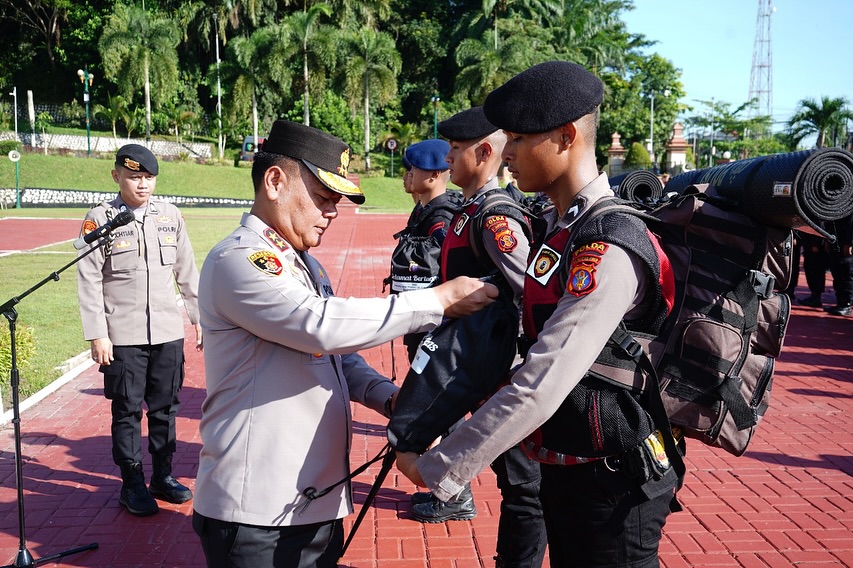 Polda Kaltim menggelar Apel Pergeseran Pasukan (Serpas) dalam rangka pengamanan Pemungutan Suara Ulang (PSU) Pemilihan Bupati dan Wakil Bupati Mahakam Ulu Tahun 2025 / Polda Kaltim