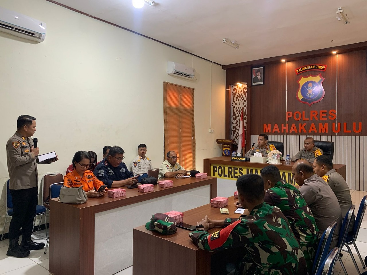 Rapat Koordinasi (Rakor) persiapan pelaksanaan Tactical Floor Game (TFG) sebagai langkah strategis pengamanan menjelang Pemungutan Suara Ulang (PSU) Pilbup Mahakam Ulu 2025 yang akan digelar pada 19 Mei 2025 / Polda Kaltim