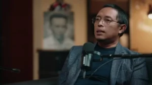 Hasan Nasbi akhirnya kembali menjabat sebagai Kepala Kantor Komunikasi Kepresidenan atau PCO setelah bertemu dengan Presiden Prabowo Subianto. [Tangkapan layar YouTube Malaka Project/suara]