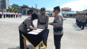 Serahterima jabatan kasat Lantas Balikpapan, dari Kompol Ropiyani ke AKP Dhalan Djauhari