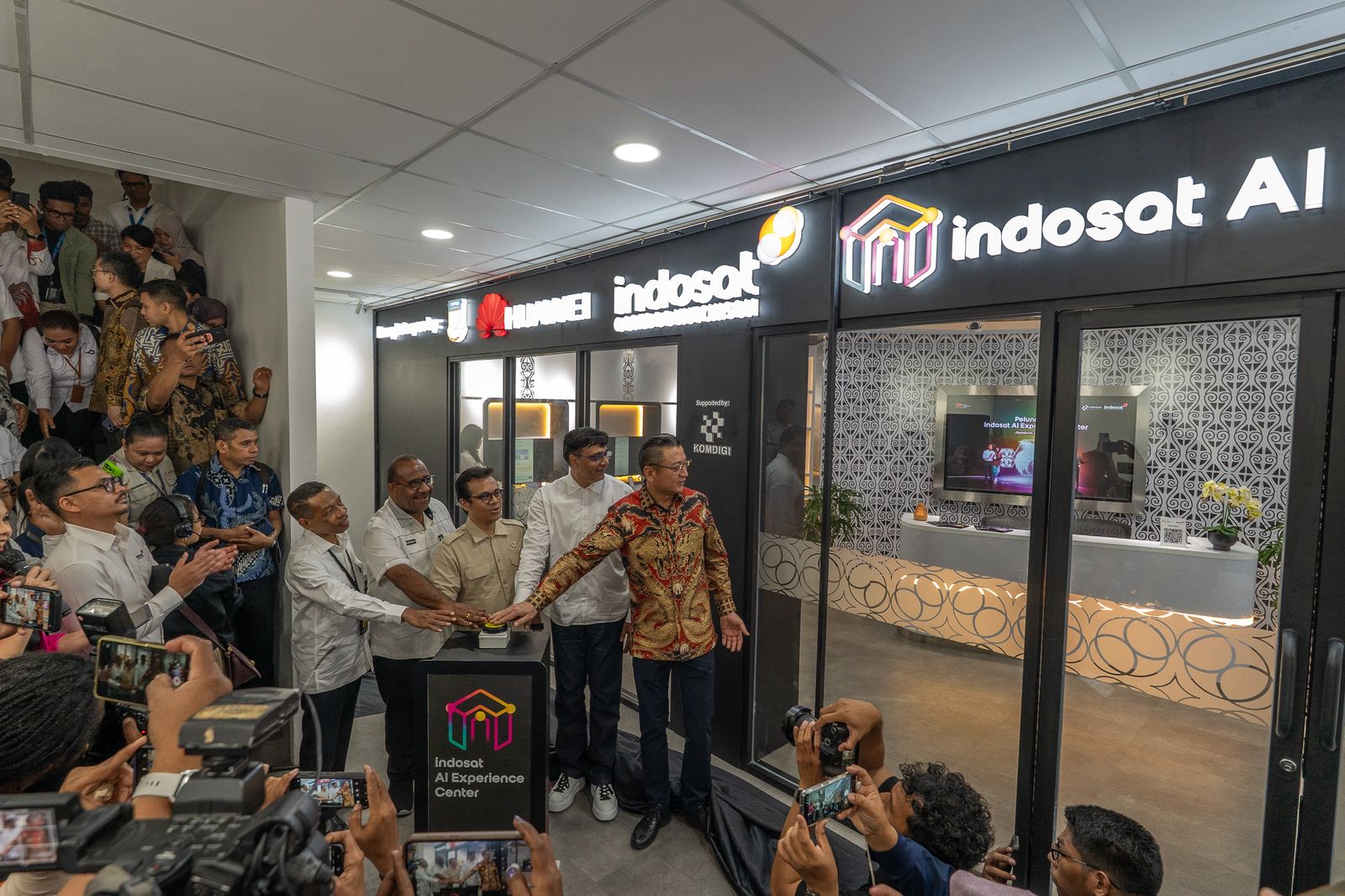 Indosat Ooredoo Hutchison (IOH) resmi membuka AI Experience Center (AIEC) di Jayapura, Papua.
