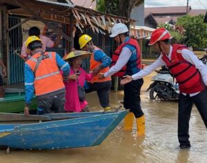 PLN Unit Induk Distribusi Kalimantan Timur dan Kalimantan Utara (UID Kaltimra) PLN Unit Induk Distribusi Kalimantan Timur dan Kalimantan Utara (UID Kaltimra) mengehentikan aliran listrik saat banjir di Berau