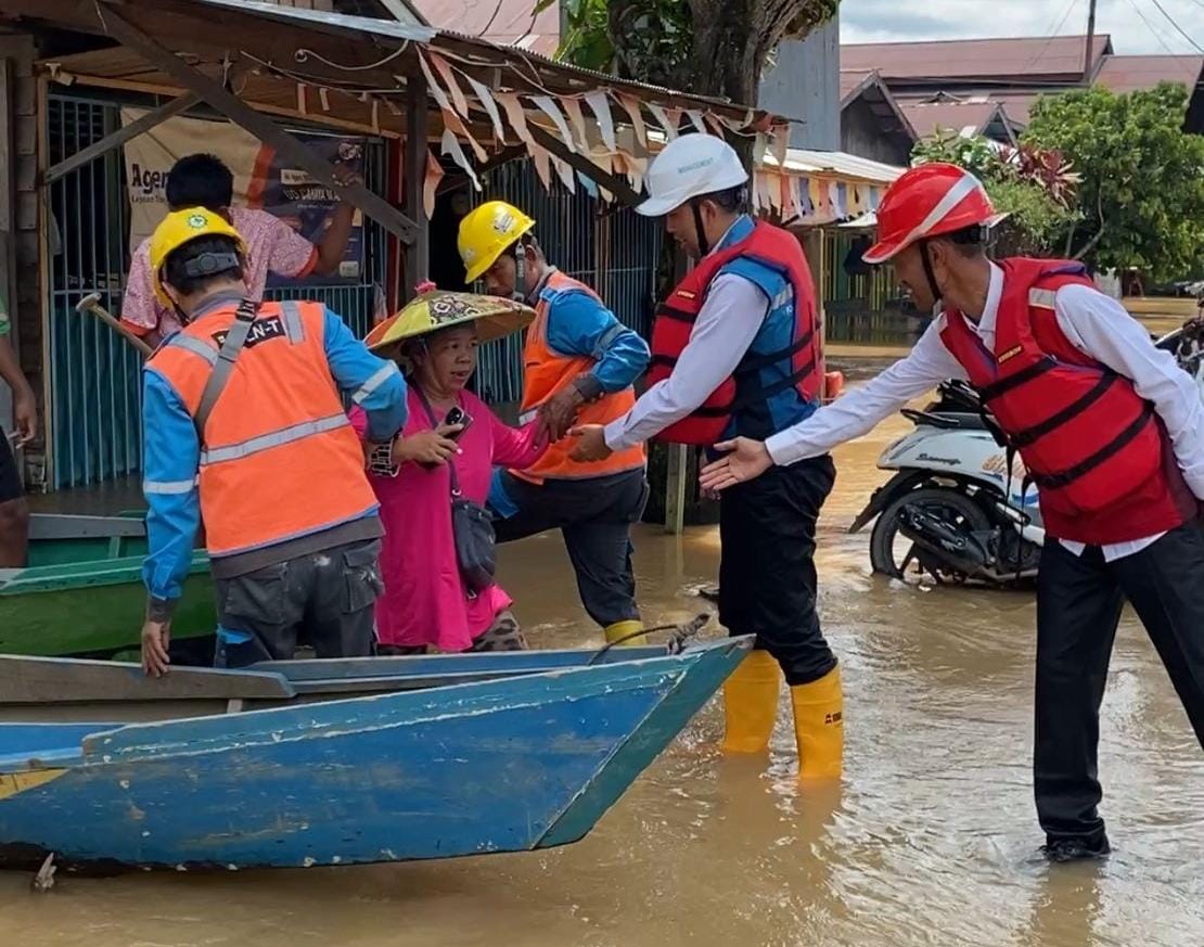 PLN Unit Induk Distribusi Kalimantan Timur dan Kalimantan Utara (UID Kaltimra) PLN Unit Induk Distribusi Kalimantan Timur dan Kalimantan Utara (UID Kaltimra) mengehentikan aliran listrik saat banjir di Berau