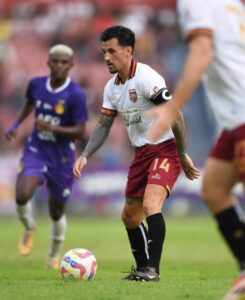 Stefano Lilipaly pencetak satu gol ke gawang Persik Kediri / Borneo FC