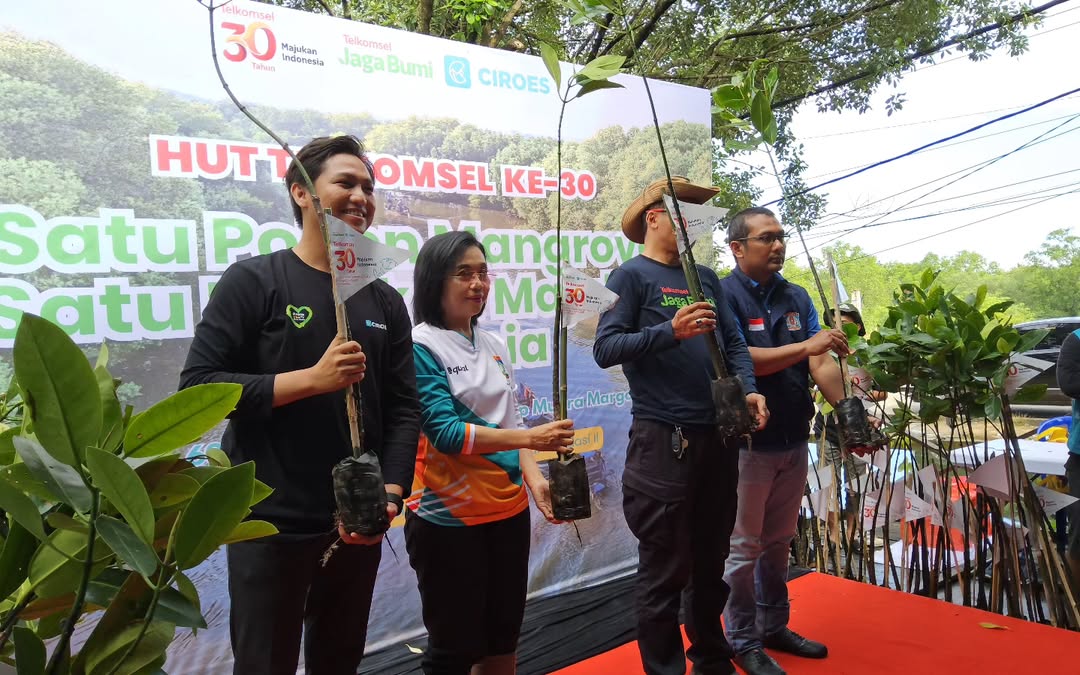 HUT ke-30 Telkomsel, yang menggandeng komunitas Ciroes dalam aksi bertajuk “Satu Langkah Menjaga Bumi, Satu Langkah Majukan Indonesia.”