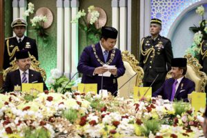 Presiden Prabowo Subianto, menerima sambutan kehormatan penuh kehangatan dari Sultan Haji Hassanal Bolkiah Mu’izzaddin Waddaulah dalam kunjungan kenegaraan ke Brunei Darussalam, pada Rabu, 14 Mei 2025, di Istana Nurul Iman, Bandar Seri Begawan. (Foto: BPMI Setpres)