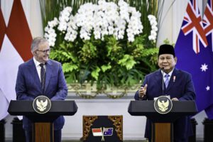 Presiden Prabowo Subianto, bersama Perdana Menteri Australia, Anthony Albanese, menyampaikan keterangan pers bersama usai menggelar serangkaian pertemuan bilateral di Istana Merdeka, Jakarta, pada Kamis, 15 Mei 2025. (Foto: BPMI Setpres)