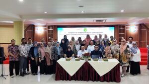 DPMD Kutai Kartanegara menggelar Pelatihan Soft Skill bertajuk Service Excellent, Rabu (21/5/25), di ruang serbaguna DPRD.