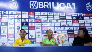 Asisten pelatih Persebaya, Uston Nawawi dan A
