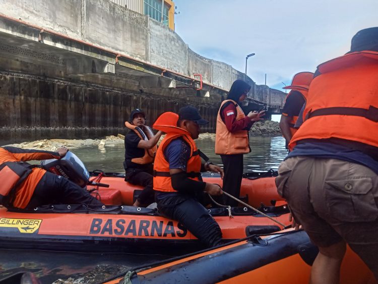 Operasi SAR terhadap seorang anak yang diduga tenggelam di Perairan Pantai Borneo Bay, Balikpapan