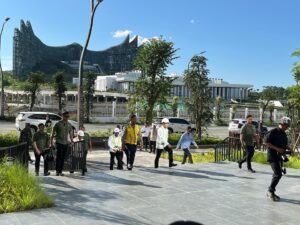 Wakil Presiden Gibran Rakabuming Raka meninjau sejumlah proyek strategis di IKN, Rabu (28/5/2025).