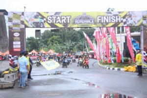 Putaran ke-3 Kejuaraan Provinsi (Kejurprov) Balap Motor Kaltim 2025 yang digelar di Sirkuit Non-Permanen Manen, kawasan GRIS, mencetak rekor jumlah peserta terbanyak dengan 413 starter