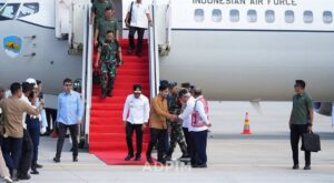 Pesawat Kepresidenan saat mengantar rombongan Wakil Presiden (Wapres) Gibran Rakabuming Raka mendarat di Bandara Internasional NUsantara / Pemprov Kaltim