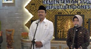 Menteri Sosial Saifullah Yusuf dan Kepala Badan Pusat Statistik (BPS), Amalia Adininggar Widyasanti dan (Gus Ipul) dalam konferensi pers di Kantor Kementerian Sosial, Rabu (28/5/2025) / Kemensos