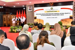 Konferensi Pers RUPTL 2025-2034 di Jakarta, Senin (26/5).