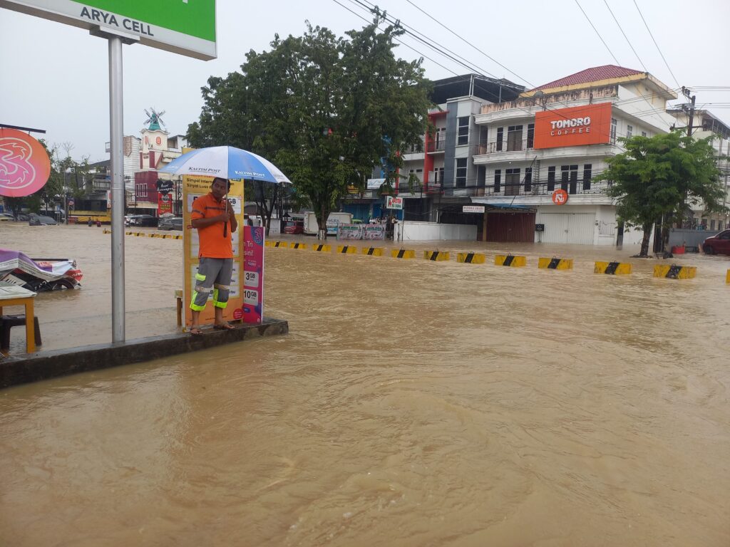Banjir yang kerap terjadi di kawasan MT Haryono Balikpapan (Foto:Dani/Inibalikpapan.com)