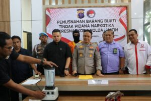 Polda Kaltim memusnahkan barang bukti narkotika jenis sabu seberat 990 gram pada Kamis 5 Juni 2025 pagi / Polda Kaltim