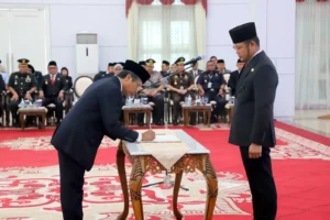 Gubernur Ksltim Rudy Mas'ud Kukuhkan Edy Suharto sebagai Kepala Perwakilan Badan Pengawasan Keuangan dan Pembangunan (BPKP) Kaltim./Pemprov Kaltim