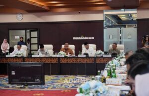 Gubernur Kaltim Rudy Mas’ud membeberkan sejumlah masalah krusial yang menghambat pembangunan daerah, dalam rapat bersama Komisi VI DPR / Pemprov Kaltim