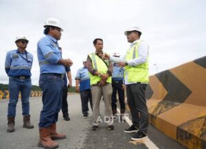 Wakil Gubernur Kaltim Seno Aji saat meninjau langsung Tabang Project milik Bayan Group di Kutai Kartanegara, Jumat (20/6/2025). / Pemprov Kaltim