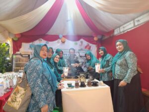 Desa Prangat Baru Pamerkan Camilan Rasa Kopi Luwak di Stand UP2K HKG PKK ke-53