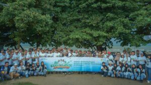 PLN UID Kaltimra turun langsung ke Pantai Mulawarman, Balikpapan, dalam aksi bersih-bersih bertajuk Zero Waste Warriors 2025.