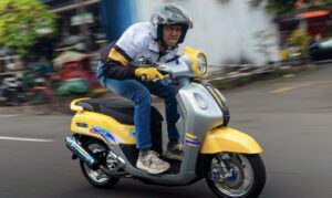 Modifikasi Skutik unik dari Putut Wijanarko, modifikator asal Yogyakarta yang membuat Yamaha Fazzio Hybrid tampil beda