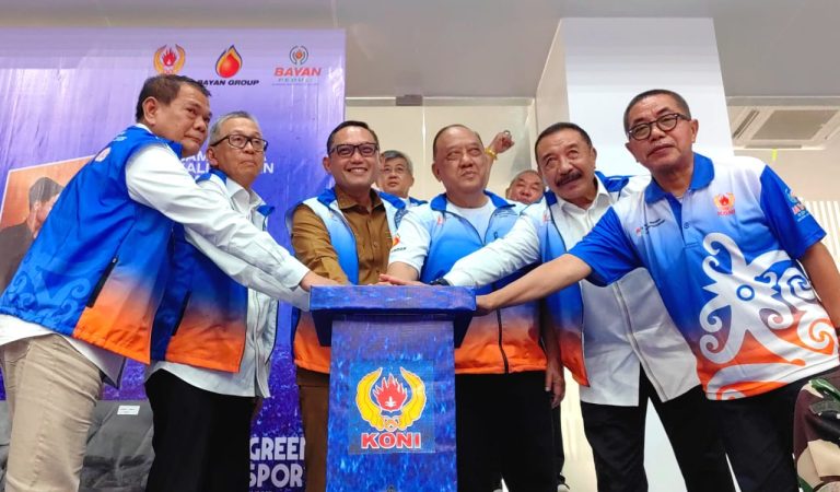Penekanan tombol secara bersama menandakan multievent KONI – Bayan Championship II/2025 telah resmi dibuka pada Senin (30/6/2025) di GOR Segiri, Kota Samarinda. (Foto Istimewa/Humas KONI Pusat)