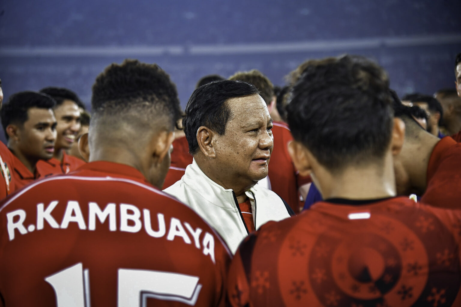 Presiden Prabowo Subianto menyaksikan langsung pertandingan Kualifikasi Piala Dunia 2026 Indonesia melawan China di Stadion Utama Gelora Bung Karno, Jakarta, pada Kamis, 5 Juni 2025. (Foto: BPMI Setpres)