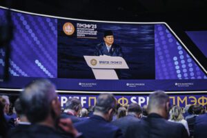 Presiden Prabowo Subianto menyampaikan pidato pada sesi pleno Saint Petersburg International Economic Forum (SPIEF) 2025 di ExpoForum Convention and Exhibition Centre, St. Petersburg, Rusia, pada Jumat, 20 Juni 2025. (Foto: BPMI Setpres)
