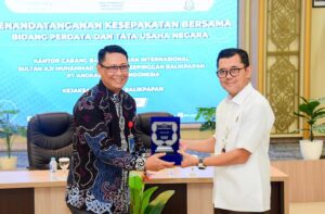 Penandatanganan MoU di Ruang Rapat Kejaksaan Negeri Balikpapan, dihadiri oleh General Manager Bandara SAMS Sepinggan, Iwan Novi Hantoro, serta Kepala Kejaksaan Negeri Balikpapan, Slamet Riyanto / Angkasa Pura Sepinggan Balikpapan