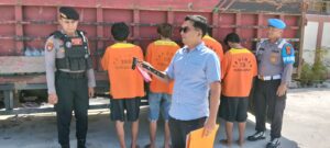 Para pelaku dan barang bukti yang diamankan