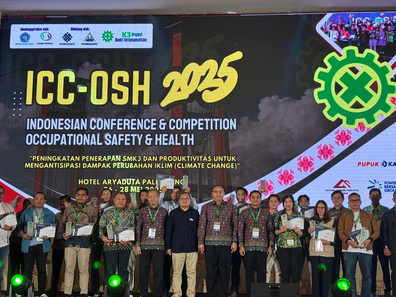 Kilang Pertamina Internasional (KPI) Unit Balikpapan sukses menorehkan prestasi membanggakan dalam ajang Indonesia Conference & Competition Occupational Safety & Health (ICC OSH) 2025