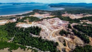 Kementerian Kelautan dan Perikanan (KKP) mengungkap temuan aktivitas pertambangan ilegal di Pulau Citlim, Kabupaten Karimun, Provinsi Kepulauan Riau. (Foto: KKP)