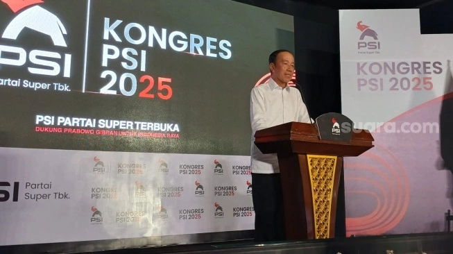 Jokowi saat mengisi pesan kebangsaan di Kongres PSI di Gedung Graha Saba Buana Solo, Sabtu (19/7/2025) sore. [Suara.com/Ronald Seger Prabowo]