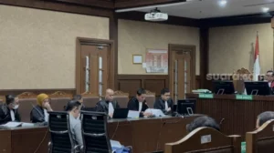 Jaksa Penuntut Umum (JPU) dari Kejaksaan Agung meminta majelis hakim untuk memberikan hukuman pidana 7 tahun penjara kepada mantan Menteri Perdagangan Thomas Trikasih Lembong alias Tom Lembong. (Suara.com/Dea)