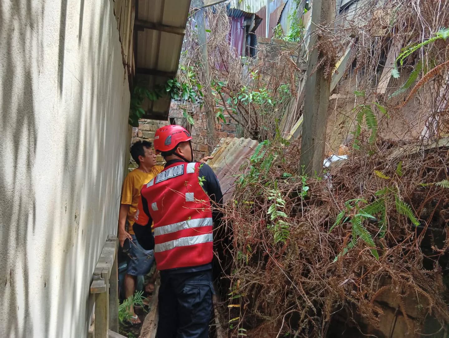 Longsor di kawasan Gunung Polisi, RT 66 No. 20, Kelurahan Muara Rapak, Kecamatan Balikpapan Utara, pada Sabtu (19/7/2025) . Polda Kalatim