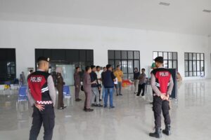 Rekonstruksi yang dilangsungkan di Gedung Serbaguna Polres PPU pada Kamis, 24 Juli 2025, dengan menghadirkan tersangka berinisial M (35). / Polda Kaltim