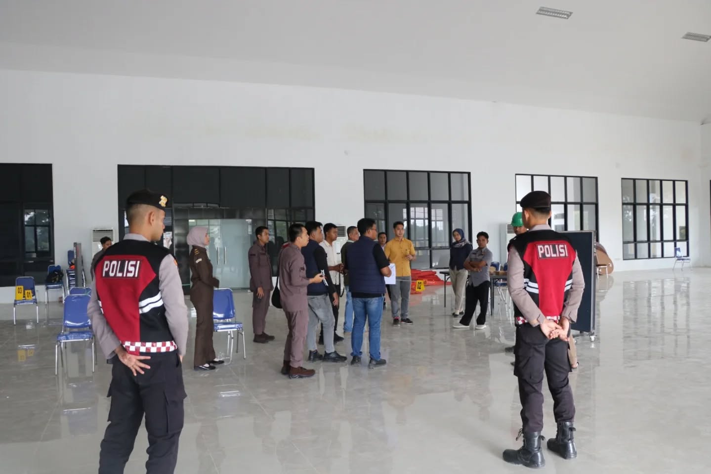 Rekonstruksi yang dilangsungkan di Gedung Serbaguna Polres PPU pada Kamis, 24 Juli 2025, dengan menghadirkan tersangka berinisial M (35). / Polda Kaltim