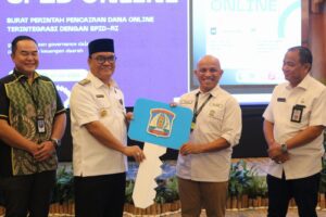 komitmennya dalam mempercepat dan memperluas digitalisasi daerah. Hal ini dilakukan melalui pelaksanaan High Level Meeting (HLM