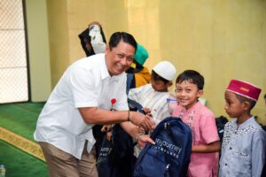 Peringati 10 Muharram, Bandara SAMS Sepinggan Bagikan Ratusan Paket Sekolah ke Anak Yatim
