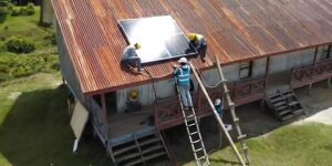 29 sekolah di Kalimantan Timur (Kaltim) dan Kalimantan Utara (Kaltara) yang mendapatkan fasilitas listrik tenaga surya lewat program SuperSUN.