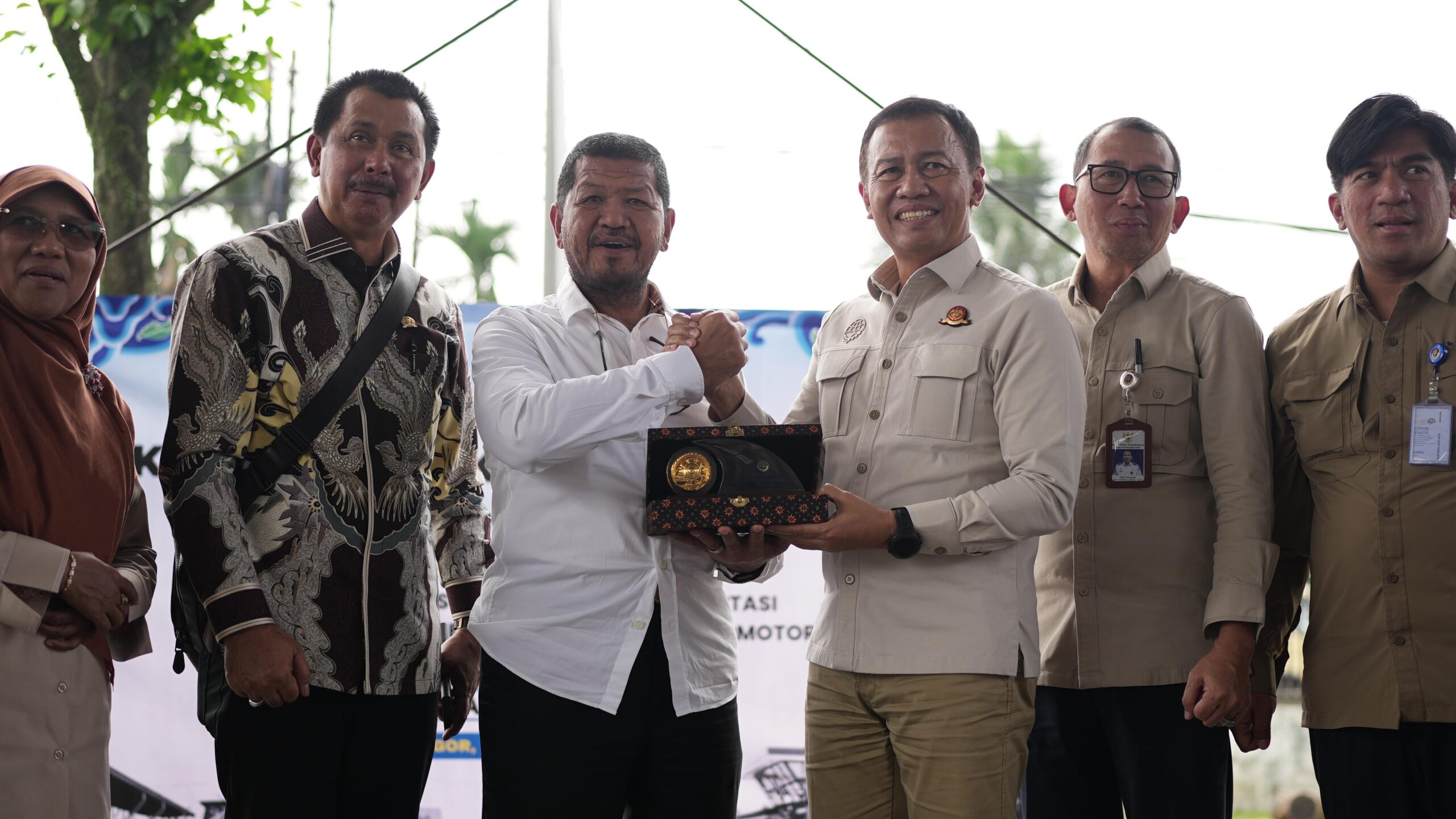 Direktorat Jenderal Perhubungan Darat Kementerian Perhubungan (Ditjen Hubdat) dan Komisi V DPR RI terus memperkuat peran Unit Pelaksana Penimbangan Kendaraan Bermotor (UPPKB) dalam menangani kendaraan over dimension over load (ODOL). (Foto: Humas Kemenhub)