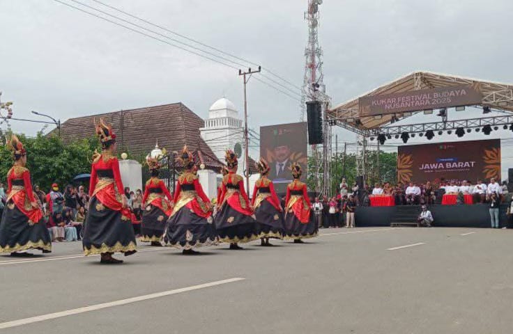 Rangkaian Kukar Festival Budaya Nusantara (KFBN) 2025 resmi dimulai dengan Kirab Budaya yang digelar pada Sabtu (19/7/2025) pagi di Tenggarong.