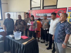 Pemusnahan barang bukti sabu yang disaksikan tersangka / Polresta Balikpapan