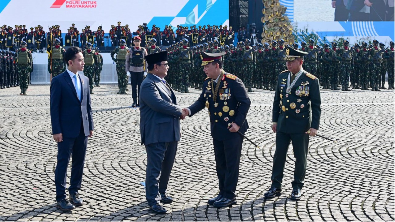 Presiden Prabowo Subianto, memimpin langsung Upacara Peringatan ke-79 Hari Bhayangkara di Monumen Nasional, Jakarta, Selasa (1/7/2025). (BPMI Setpres)