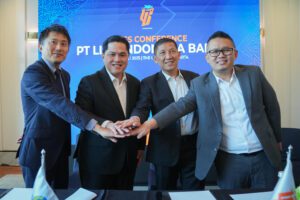 Ketua Umum PSSI, Erick Thohir, Takeyuki Oya dan Dirut Liga Indonesia Baru (LIB) Ferry Paulus / PSSI