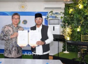 Gubernur saat penandatanganan Naskah Perjanjian Hibah Daerah (NPHD) Tahun Anggaran 2025 antara Dinas Pemuda dan Olahraga (Dispora) Kaltim dengan tujuh organisasi mitra penerima hibah. Kegiatan ini berlangsung di Hotel Four Season, Balikpapan, Kamis (7/8/2025)